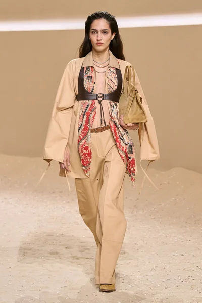 Look 18